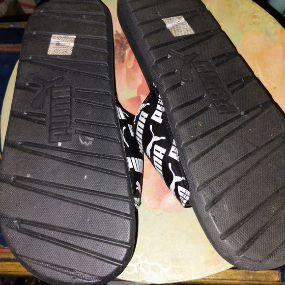 Puma Monochrome Slide Sandals - Picture 3 of 4